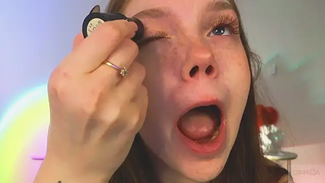 Nicole Broown  online show from March 5, 9:22 pm