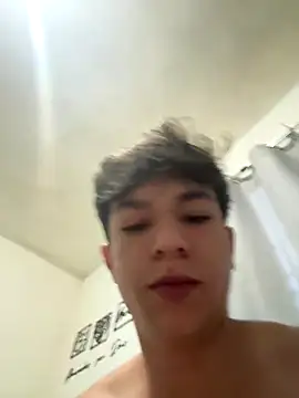 Snapshot of Gabriel25cm chatting on December 1, 10:20 am Gabriel25cm online show from December 1, 10:20 am