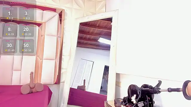 Snapshot of Sarah_Adamss chatting on October 17, 12:30 pm Sarah Adamss online show from October 17, 12:30 pm