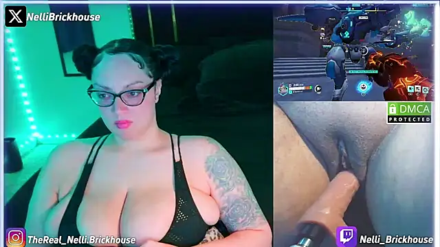 Snapshot of Nelli_Brickhouse chatting on July 14, 3:33 am Nelli Brickhouse online show from July 14, 3:33 am