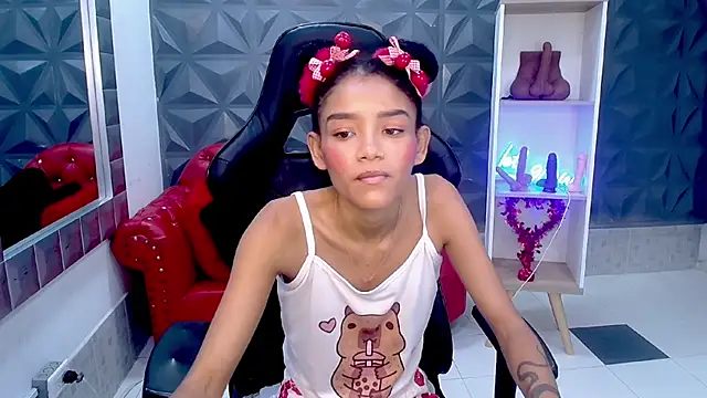 Snapshot of adisson_petite1 chatting on February 21, 5:36 pm adisson petite1 online show from February 21, 5:36 pm