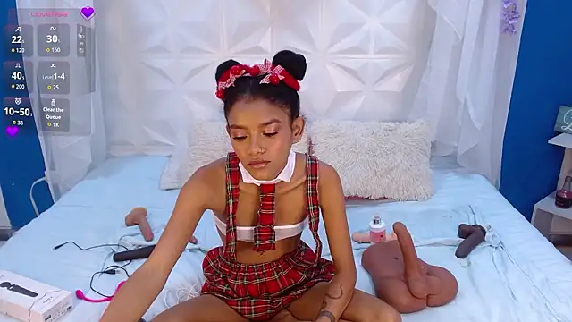 Snapshot of adisson_petite1 chatting on March 2, 5:42 pm adisson petite1 online show from March 2, 5:42 pm