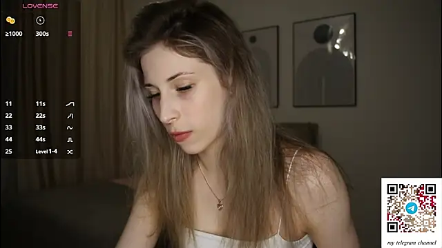 Snapshot of magnificent_Destiny chatting on April 5, 12:52 am magnificent Destiny online show from April 5, 12:52 am