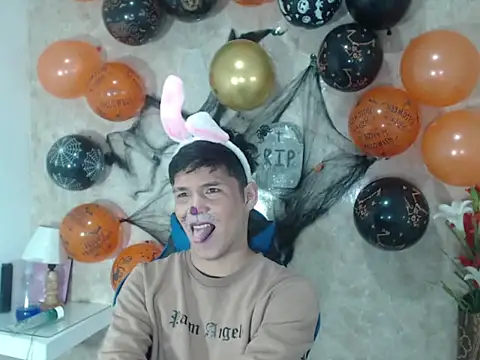 Aaron Foxxx online show from October 27, 1:26 pm