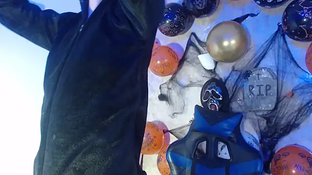 Aaron Foxxx online show from October 28, 1:36 pm