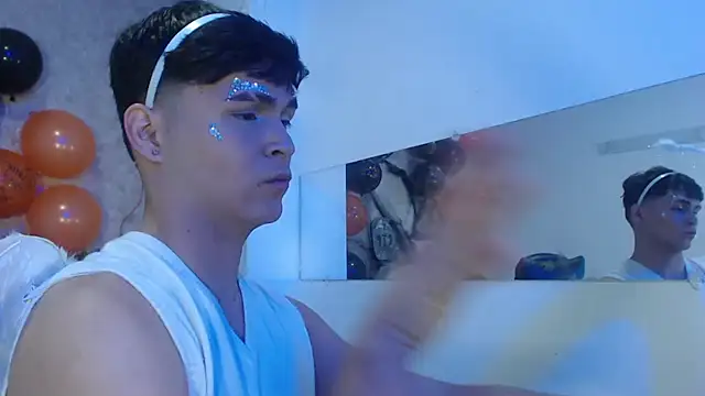 Aaron Foxxx online show from October 31, 1:45 pm