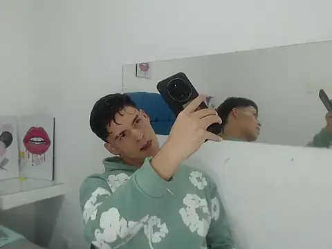 Aaron Foxxx online show from November 15, 9:54 pm