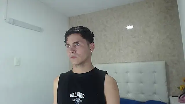 Aaron Foxxx online show from December 13, 8:25 pm