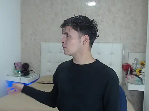 Aaron Foxxx online show from December 18, 8:04 pm