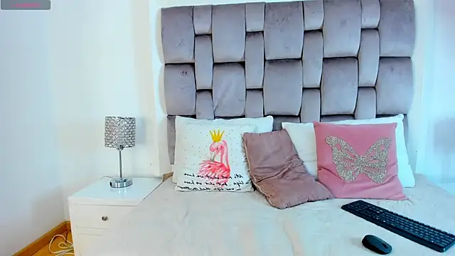 Snapshot of ChikiBom28 chatting on October 12, 7:46 pm ChikiBom28 online show from October 12, 7:46 pm