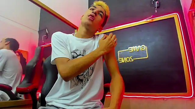 Snapshot of Stiben_boy chatting on September 29, 7:30 pm Stiben boy online show from September 29, 7:30 pm