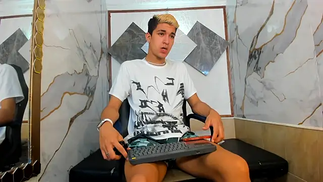 Snapshot of Stiben_boy chatting on October 7, 7:00 pm Stiben boy online show from October 7, 7:00 pm