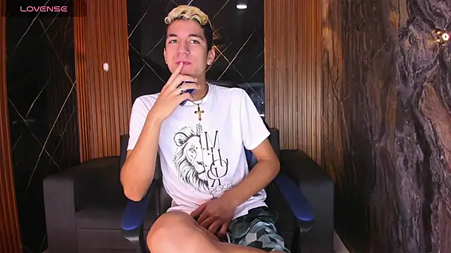 Snapshot of Stiben_boy chatting on October 15, 3:06 am Stiben boy online show from October 15, 3:06 am