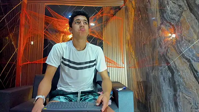 Snapshot of Stiben_boy chatting on October 26, 3:12 am Stiben boy online show from October 26, 3:12 am