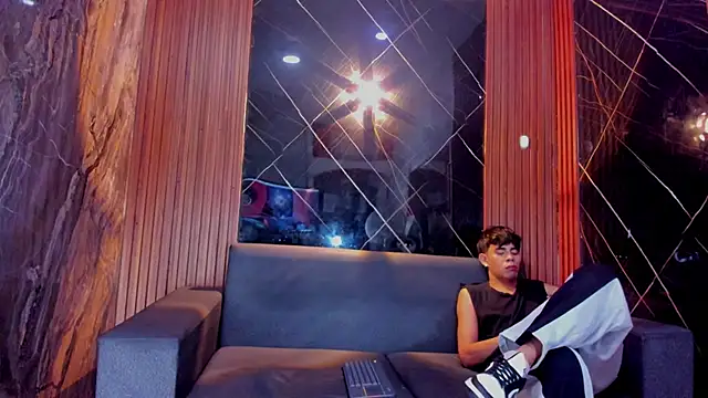 Snapshot of Stiben_boy chatting on November 3, 4:25 am Stiben boy online show from November 3, 4:25 am