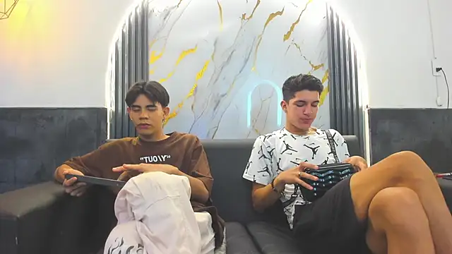 Snapshot of Stiben_boy chatting on November 16, 12:33 pm Stiben boy online show from November 16, 12:33 pm