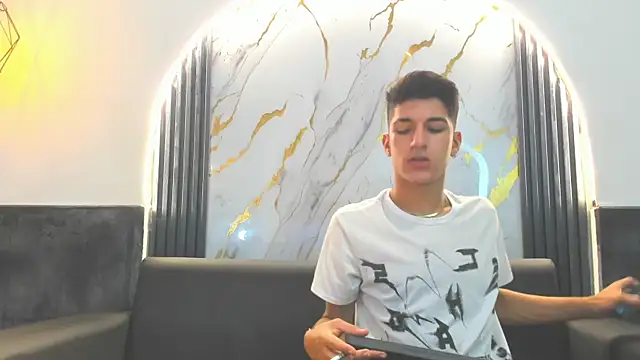 Snapshot of Stiben_boy chatting on November 21, 7:56 pm Stiben boy online show from November 21, 7:56 pm