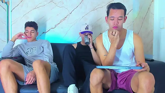 Snapshot of Stiben_boy chatting on November 24, 4:01 am Stiben boy online show from November 24, 4:01 am