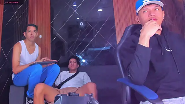 Snapshot of Stiben_boy chatting on November 29, 4:04 am Stiben boy online show from November 29, 4:04 am