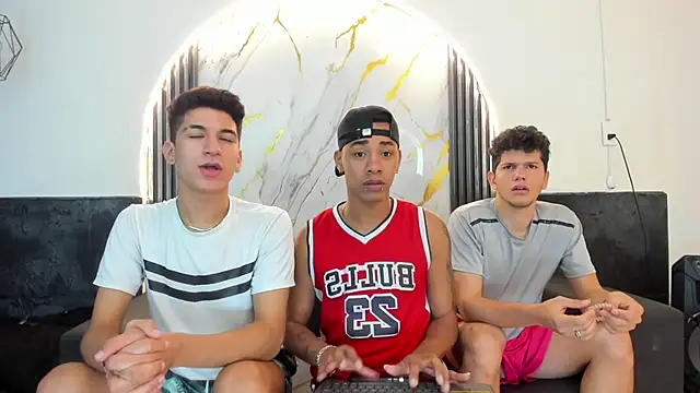 Snapshot of Stiben_boy chatting on December 1, 12:54 pm Stiben boy online show from December 1, 12:54 pm