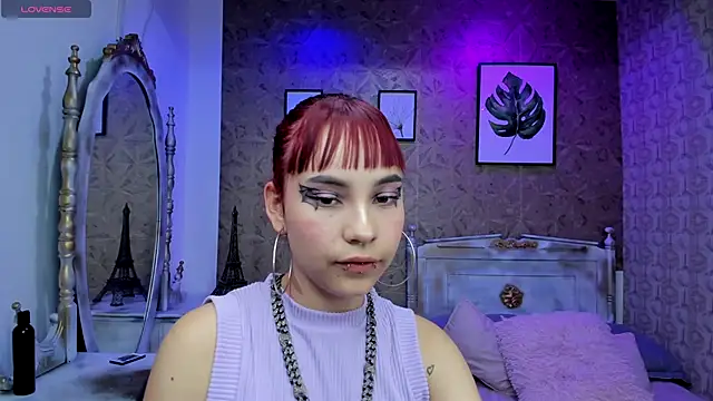 Snapshot of Megane_whitte chatting on October 5, 4:00 am Megane whitte online show from October 5, 4:00 am