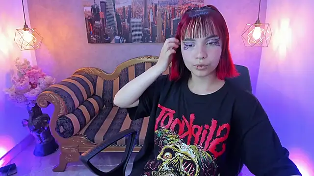 Snapshot of Megane_whitte chatting on October 26, 3:18 pm Megane whitte online show from October 26, 3:18 pm