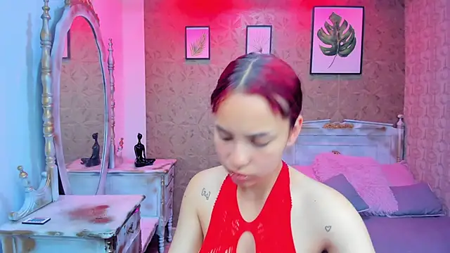 Snapshot of Megane_whitte chatting on November 3, 7:26 pm Megane whitte online show from November 3, 7:26 pm