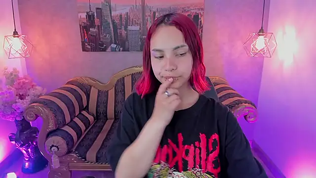 Snapshot of Megane_whitte chatting on November 17, 8:58 pm Megane whitte online show from November 17, 8:58 pm