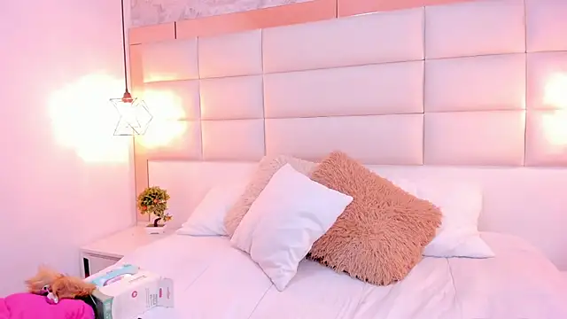 Snapshot of Megane_whitte chatting on November 21, 8:29 pm Megane whitte online show from November 21, 8:29 pm