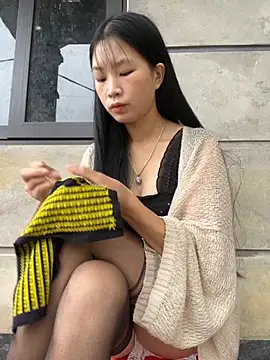 Snapshot of -mayhan11 chatting on October 14, 2:45 am -mayhan11 online show from October 14, 2:45 am