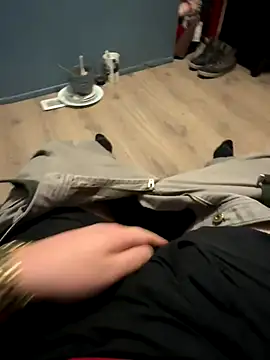 latenightguy online show from October 24, 3:25 am