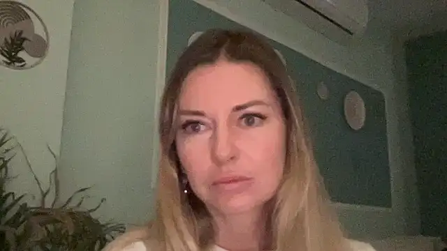 Alyressa online show from February 7, 7:50 pm