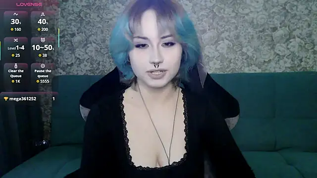 Snapshot of LeisaHopperstad chatting on April 20, 2:20 pm LeisaHopperstad online show from April 20, 2:20 pm