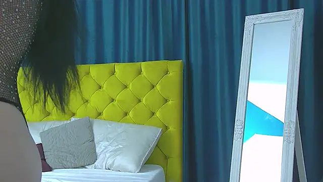 Snapshot of RubyHills chatting on December 5, 5:05 am RubyHills online show from December 5, 5:05 am