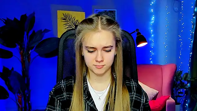 JuneWoods online show from January 14, 8:31 am