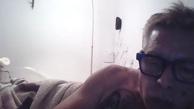Snapshot of Andyrsdick chatting on October 6, 10:51 pm Andyrsdick online show from October 6, 10:51 pm