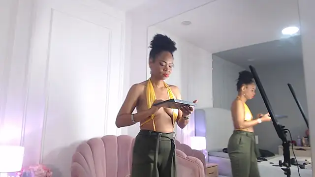 Snapshot of ChantalGarner chatting on May 8, 1:49 pm ChantalGarner online show from May 8, 1:49 pm