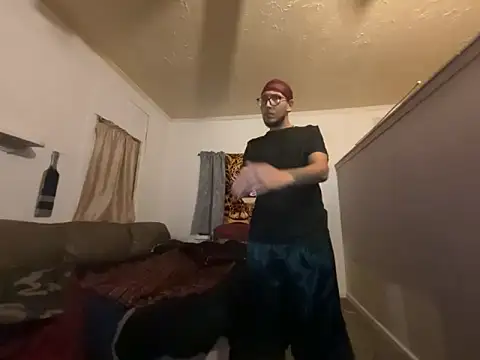 Snapshot of ThrowedWorldWide chatting on February 14, 3:25 am ThrowedWorldWide online show from February 14, 3:25 am