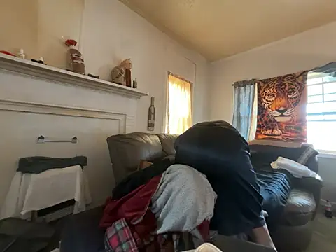 Snapshot of ThrowedWorldWide chatting on February 19, 6:04 pm ThrowedWorldWide online show from February 19, 6:04 pm