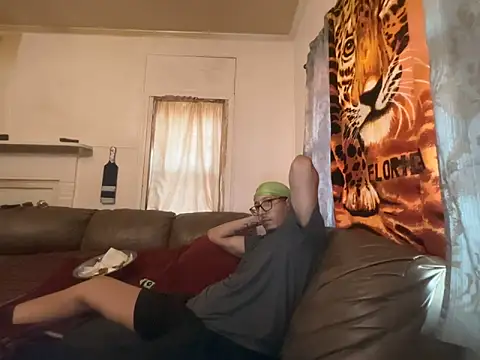 Snapshot of ThrowedWorldWide chatting on March 2, 11:11 pm ThrowedWorldWide online show from March 2, 11:11 pm