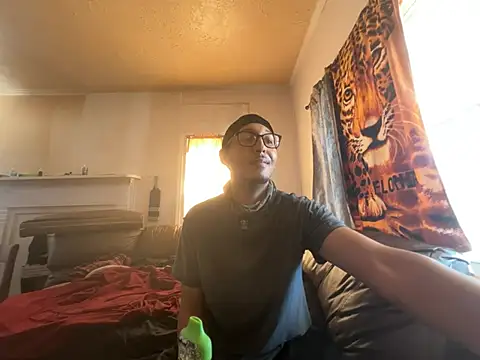 Snapshot of ThrowedWorldWide chatting on March 4, 4:13 pm ThrowedWorldWide online show from March 4, 4:13 pm