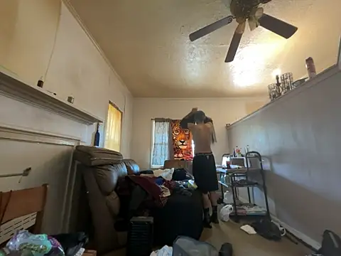 Snapshot of ThrowedWorldWide chatting on March 6, 8:05 pm ThrowedWorldWide online show from March 6, 8:05 pm