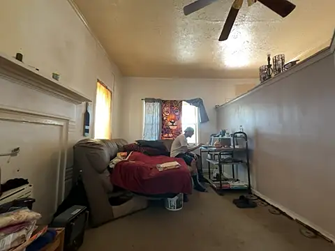 Snapshot of ThrowedWorldWide chatting on March 9, 6:12 pm ThrowedWorldWide online show from March 9, 6:12 pm