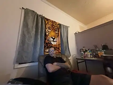 Snapshot of ThrowedWorldWide chatting on March 13, 2:07 am ThrowedWorldWide online show from March 13, 2:07 am