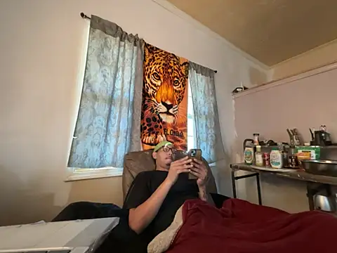 Snapshot of ThrowedWorldWide chatting on March 13, 2:12 pm ThrowedWorldWide online show from March 13, 2:12 pm