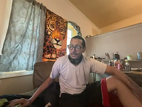 Snapshot of ThrowedWorldWide chatting on March 15, 3:40 pm ThrowedWorldWide online show from March 15, 3:40 pm