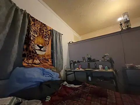 Snapshot of ThrowedWorldWide chatting on March 17, 12:15 am ThrowedWorldWide online show from March 17, 12:15 am