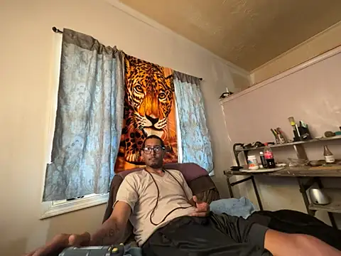 Snapshot of ThrowedWorldWide chatting on March 18, 3:15 pm ThrowedWorldWide online show from March 18, 3:15 pm