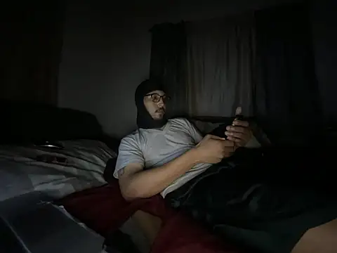 Snapshot of ThrowedWorldWide chatting on April 14, 7:03 am ThrowedWorldWide online show from April 14, 7:03 am