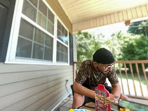 Snapshot of ThrowedWorldWide chatting on April 14, 7:09 pm ThrowedWorldWide online show from April 14, 7:09 pm